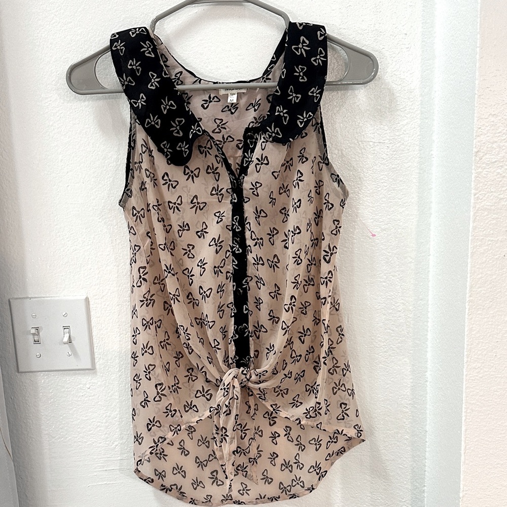 Black and Light Pink Sleeveless Bow Print Top